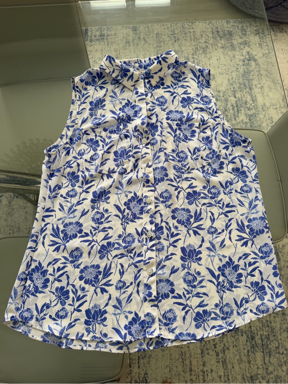 White House Black Market Blue and White Sleeveless Button-Down Floral Top